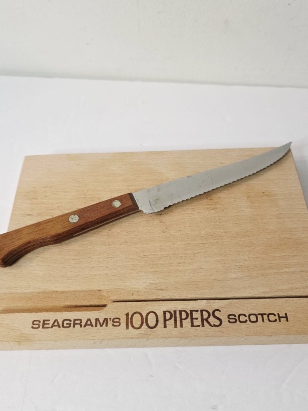 Vtg Seagrams 100 Pipers Scotch Mini Cutting Board Butcher Block Russel Knife US